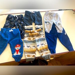 6 pairs of baby boy pants size 12 M Nike, Guess, etc.
